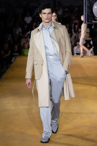 Look 28